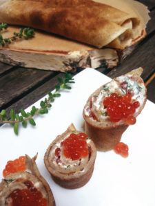 Pfannkuchen-Röllchen mit Kaviar vegan